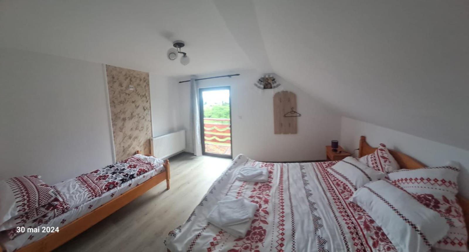 Casa Vasy Guest House วาตราดอร์เนย์ ภายนอก รูปภาพ